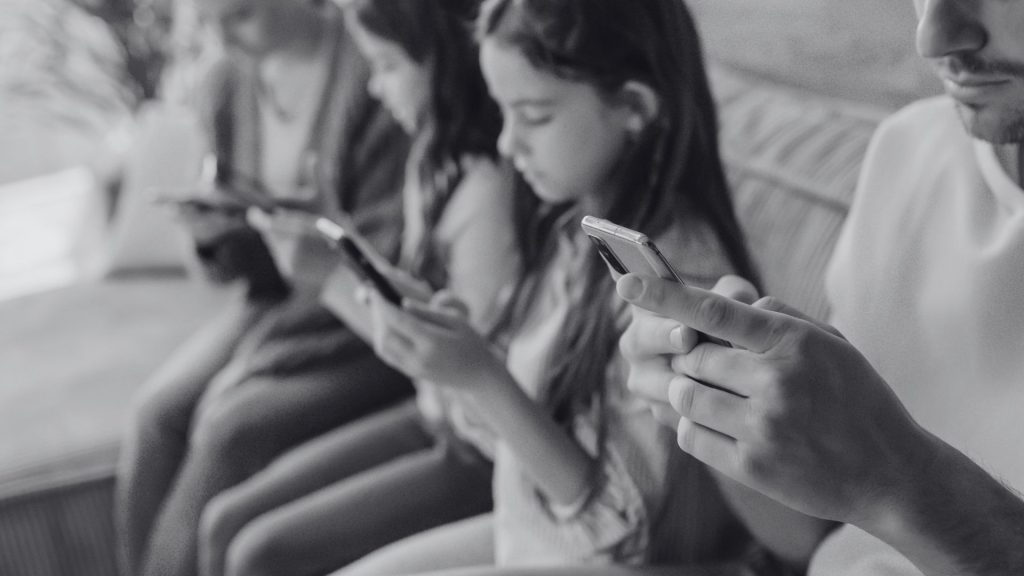 Diccionario de la Felicidad Digital - Miriam Urbano - Bienestar digital - FOMO