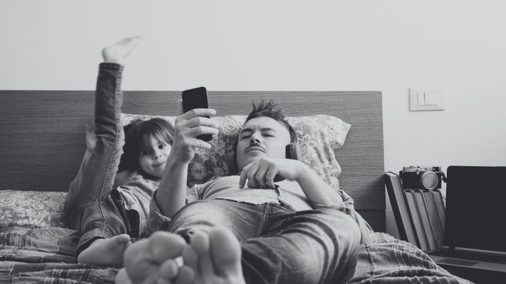 Diccionario de la Felicidad Digital - Miriam Urbano - Bienestar digital - Phubbing