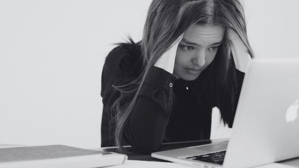 Diccionario de la Felicidad Digital - Miriam Urbano - Bienestar digital - Tecnoestrés