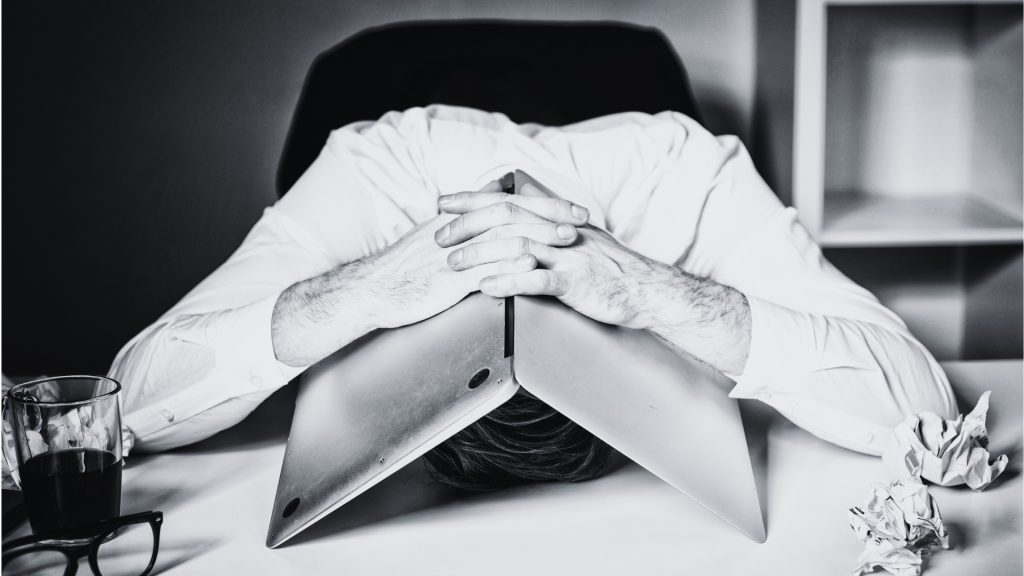 Un ordenador quemado, seis secciones y un llanto desconsolado - LinkedIn Pulse - Miriam Urbano - Bienestar digital para personas y empresas