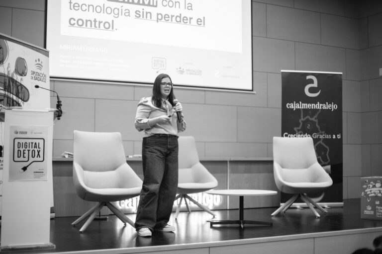 Miriam Urbano - Conferencias - Jornadas Detox Digital - Diputación de Badajoz - Cajalmendralejo - 2